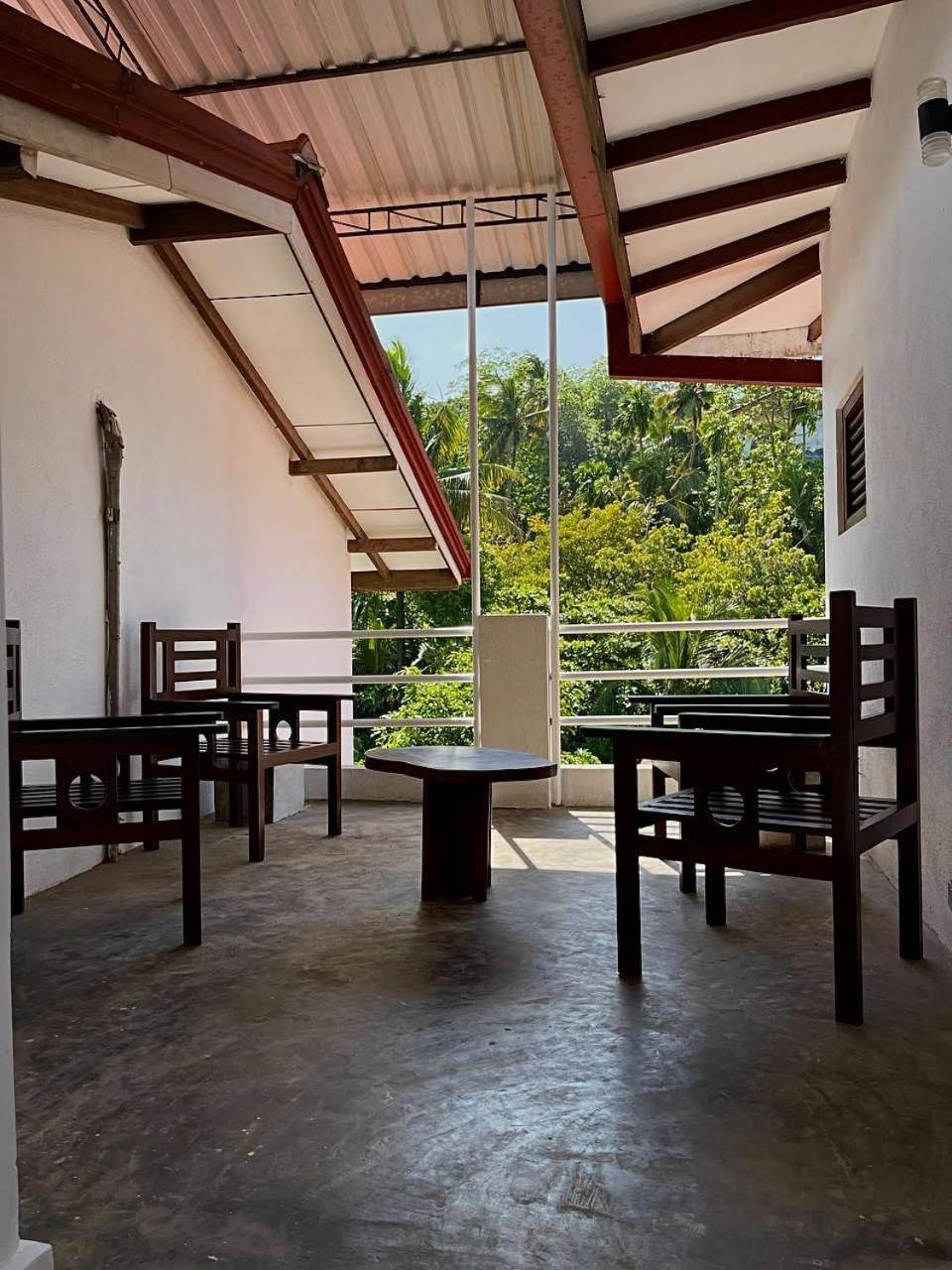 Riverside Cabanas Mirissa Buitenkant foto